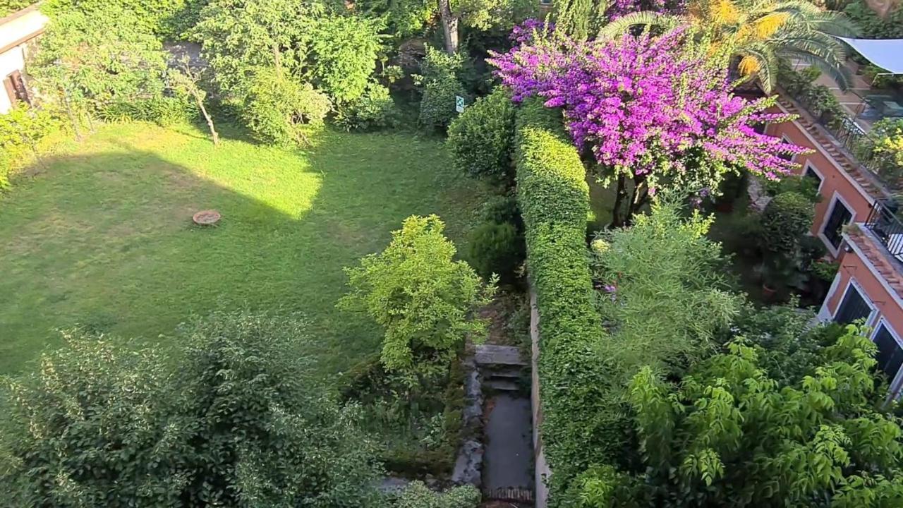 Villa Riari Garden Roma Exterior foto The garden of the house