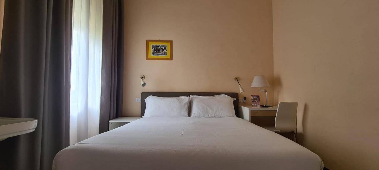 Villa Riari Garden Roma Exterior foto A bedroom